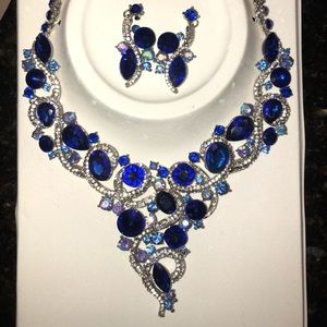 Necklace and earring set